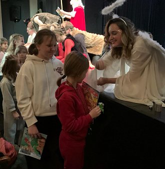 Třídy 5. B a 6. B navštívily DIVADLO BRAVO